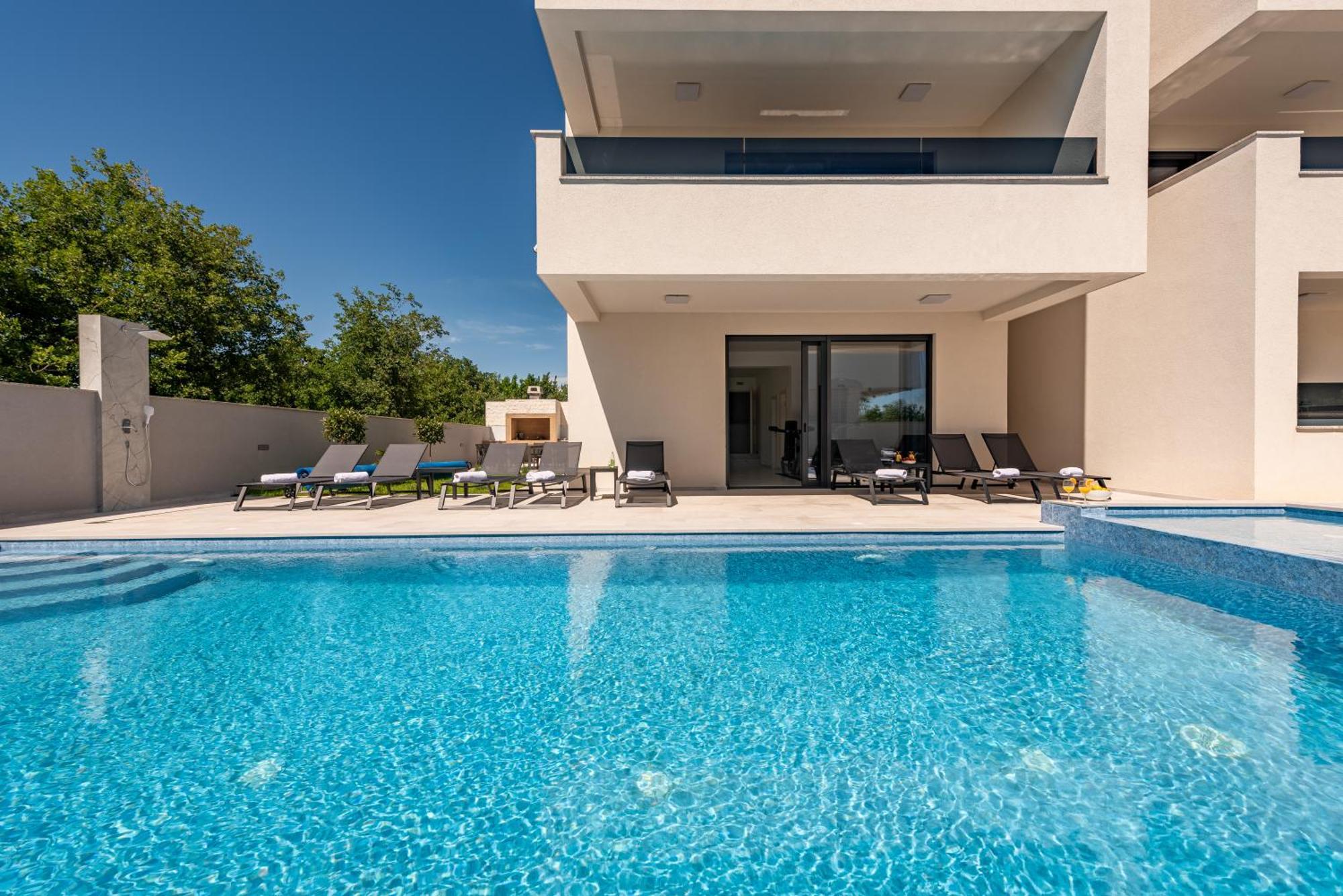 Apartments Menalo Elegance ซาตอน ภายนอก รูปภาพ